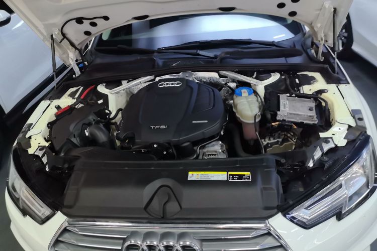 奥迪A4L 2018款 30周年年型 40 TFSI 时尚型机舱底盘24