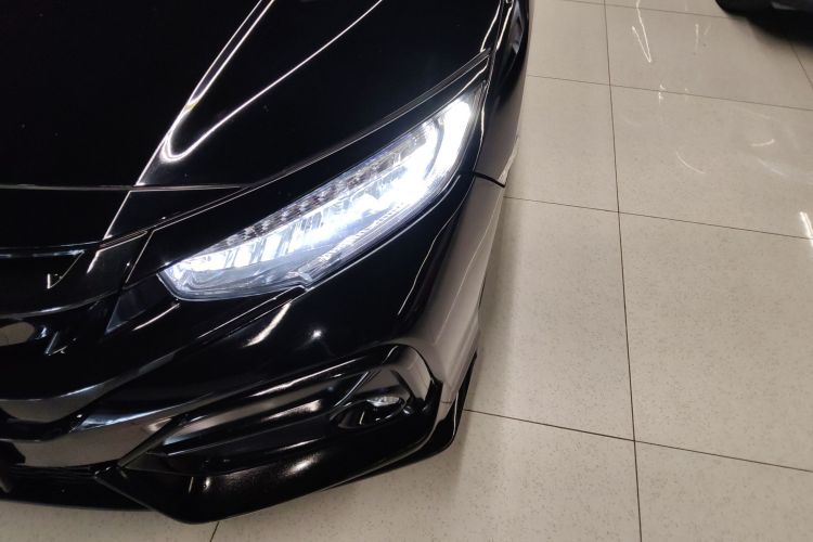 本田 思域 2021款 HATCHBACK 220TURBO CVT潮酷控局部细节36