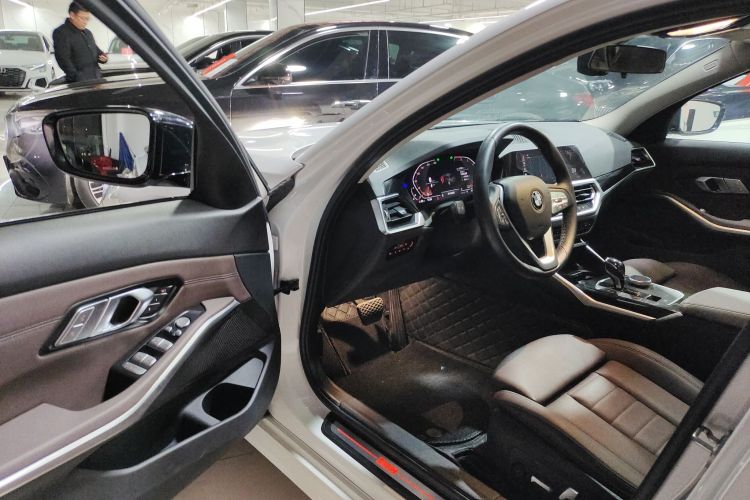 宝马3系 2020款 320i 运动套装中控内饰20