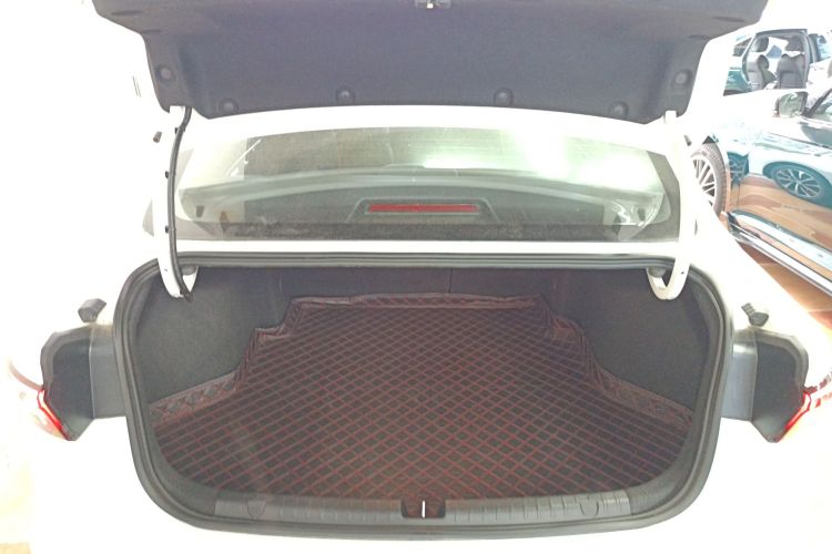 吉利汽车 帝豪 2025款 第4代 1.5L CVT尊贵型机舱底盘23