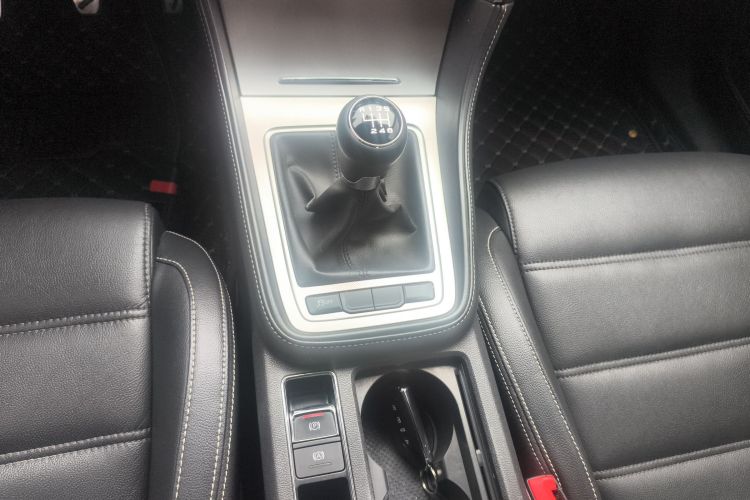 名爵 MG6 2017款 20T 手动豪华智联版 国V中控内饰18