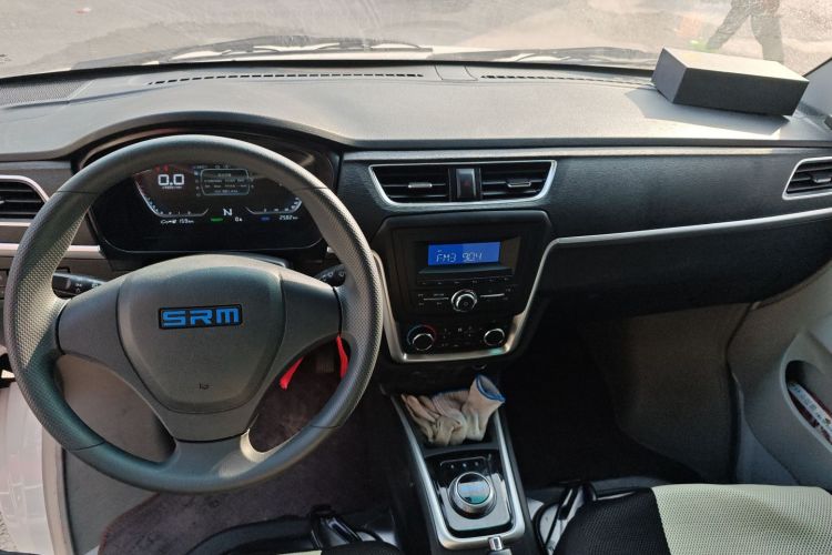SRM鑫源 好运 2025款 启航版  弗迪42.3kWh 305km 6座中控内饰12