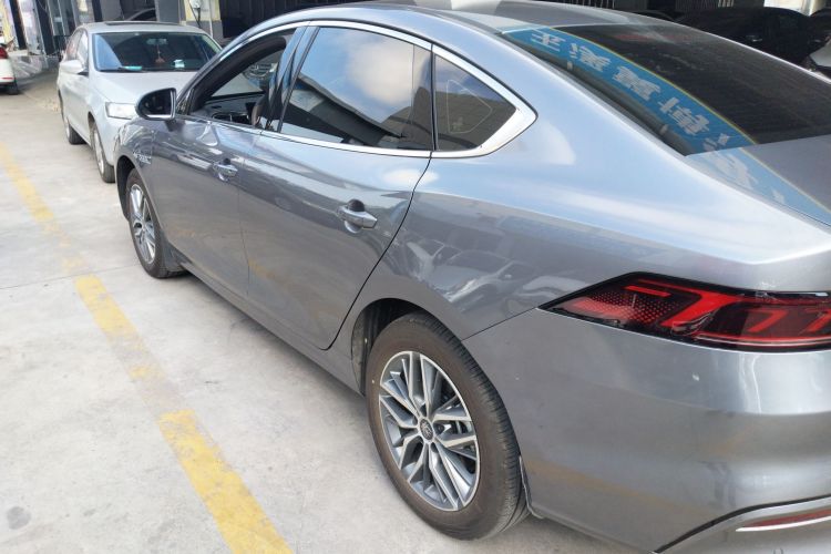 比亚迪 秦PLUS 2024款 荣耀版 EV 510KM领先型车身外观4