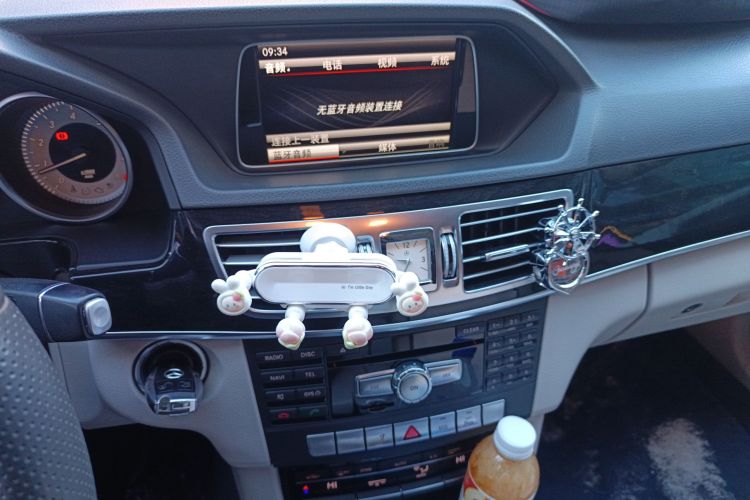 奔驰E级 2014款 E 260 L 运动型中控内饰16