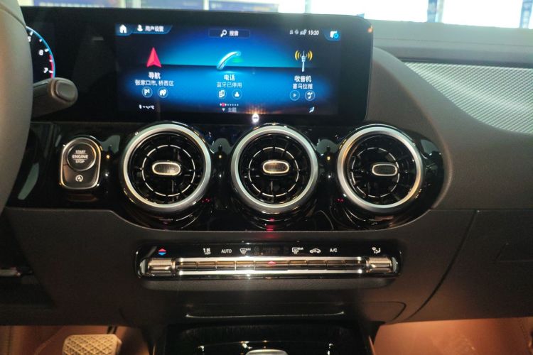 奔驰GLA 2023款 改款 GLA 200中控内饰16