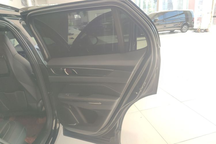 领克01 2021款 2.0TD 四驱暗夜版中控内饰45