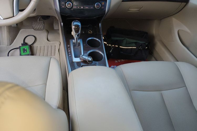 日产 天籁 2013款 2.0L XL舒适版中控内饰18