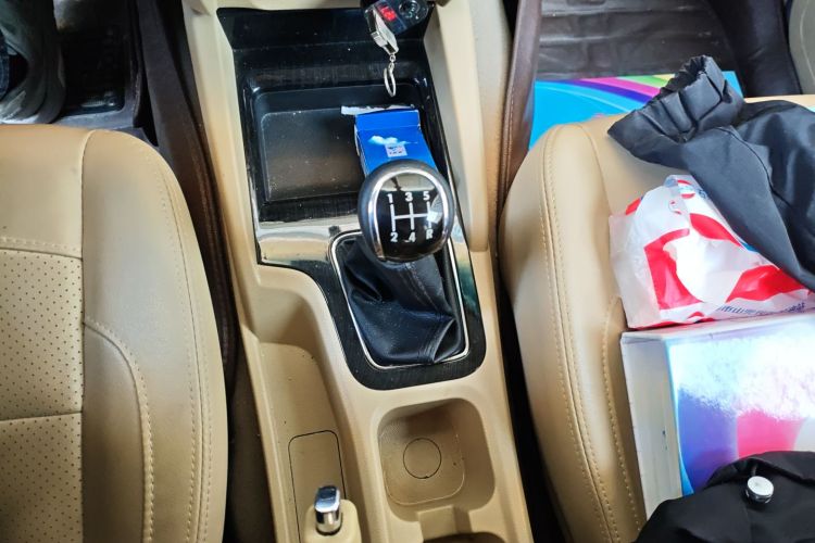 五菱汽车 五菱宏光 2016款 1.5L 改款S舒适型中控内饰18