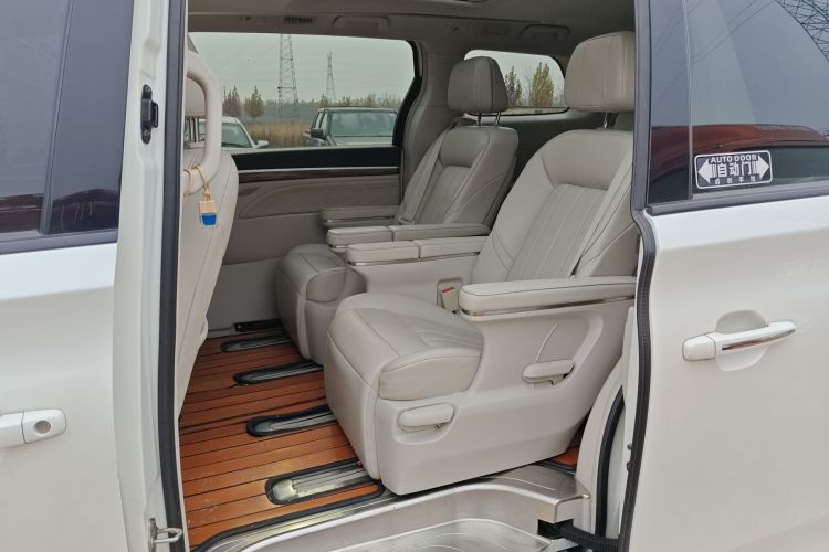 广汽传祺 传祺M8 2018款 320T 尊贵版中控内饰21