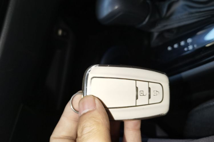 丰田 奕泽IZOA 2020款 2.0L 奕享版中控内饰11