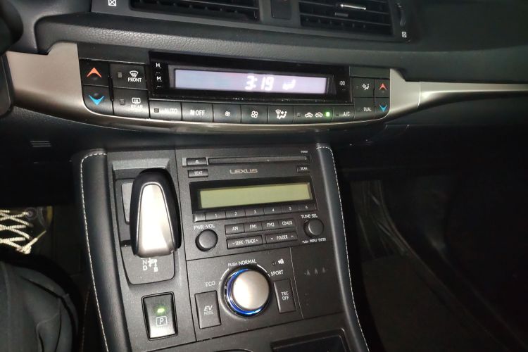 雷克萨斯CT 2017款 CT200h 精英版 单色 国V中控内饰16