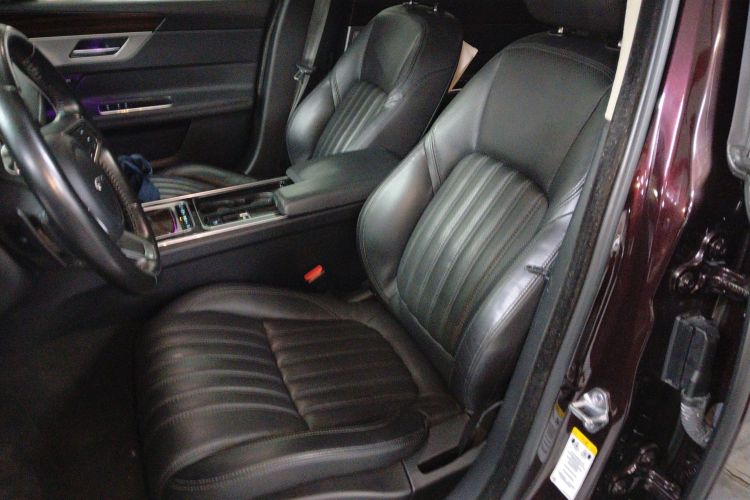 捷豹XFL 2018款 XFL 3.0 SC 340PS 奢华版中控内饰19