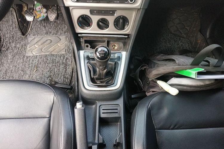 大众 朗逸 2013款 改款经典 1.6L 手动舒适版中控内饰18