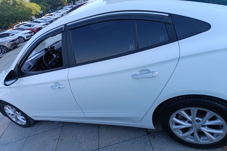 荣威i5 2020款 1.5L 手动4G互联领豪版车身外观6003