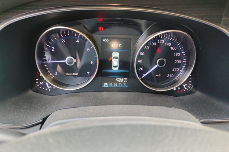 红旗H7 2019款 2.0T 旗舰版中控内饰15