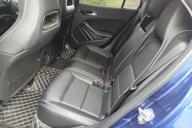 奔驰GLA 2018款 GLA 200 动感型中控内饰21