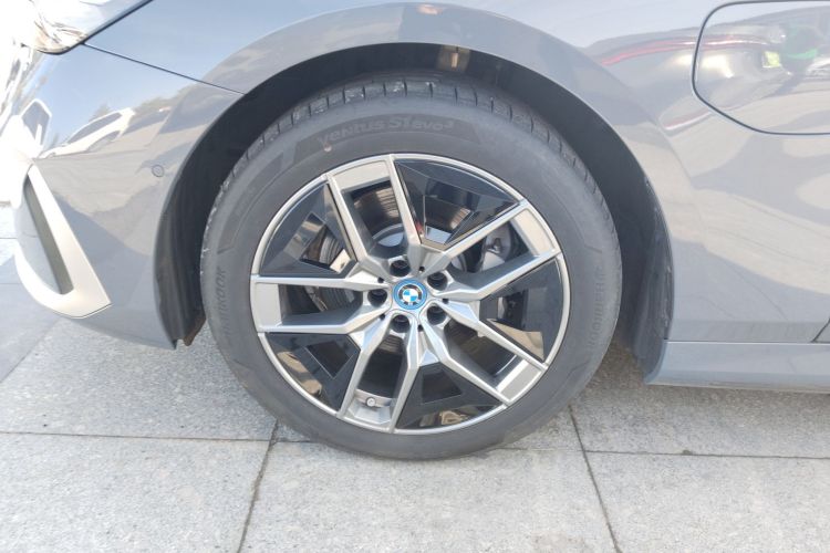 宝马i5 2024款 eDrive 35L 尊享型 豪华套装车身外观6007