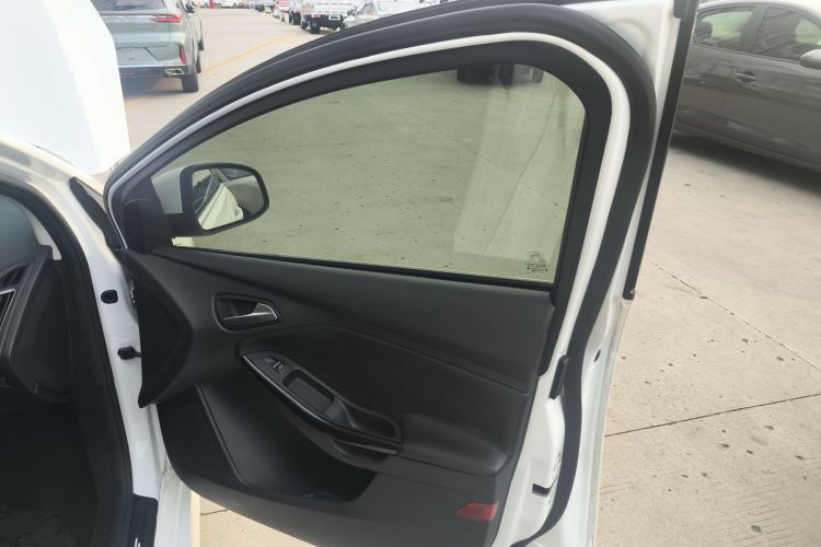 福特 福克斯 2020款 两厢经典 1.5L 自动风尚型中控内饰7005