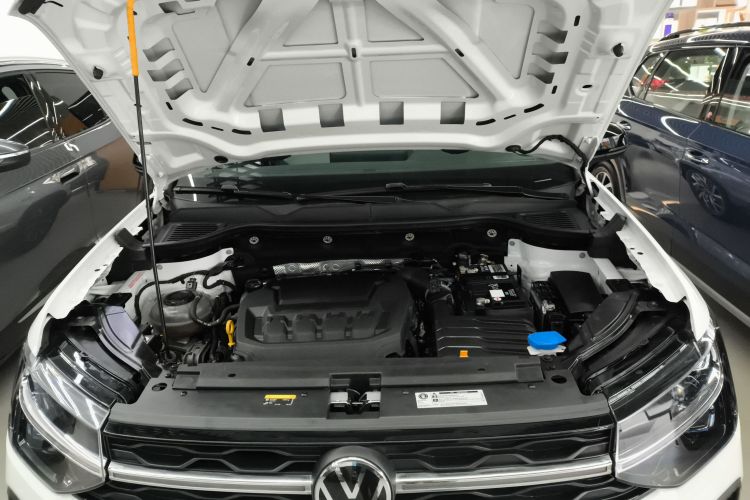 大众 途岳 2023款 330TSI 四驱月尊版机舱底盘24