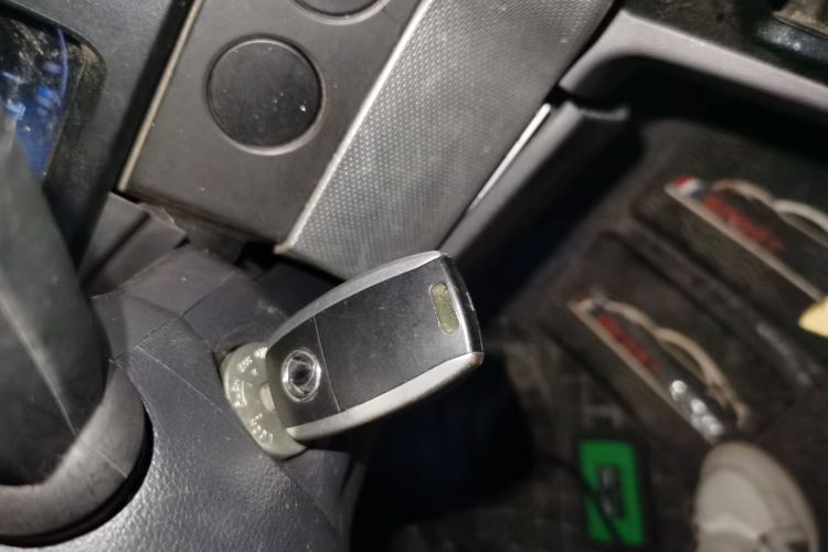 东风御风 御风 2023款 V9+ 2.0T 手动前驱多功能短轴中顶5/6座中控内饰7001