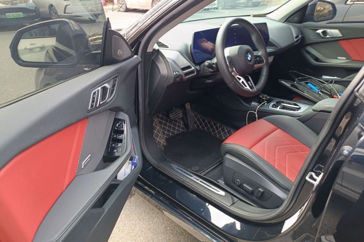 宝马2系 2025款 225L M运动曜夜套装中控内饰20