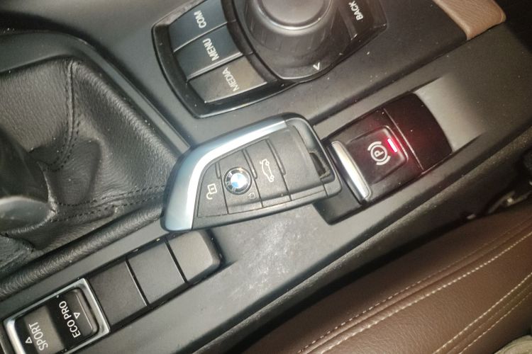 宝马X1 2020款 sDrive20Li 时尚型中控内饰11