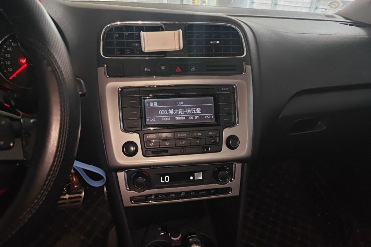 大众 2014款 1.6L Cross Polo 自动中控内饰16