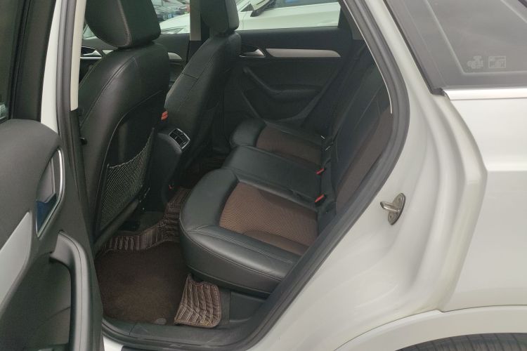 奥迪Q3 2018款 30周年年型 30 TFSI 时尚型中控内饰7004