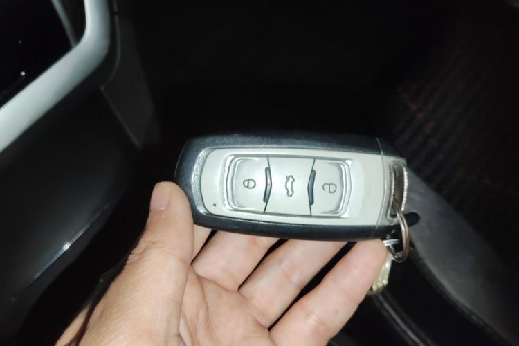 吉利汽车 帝豪 2016款 三厢 1.5L 手动向上版中控内饰11