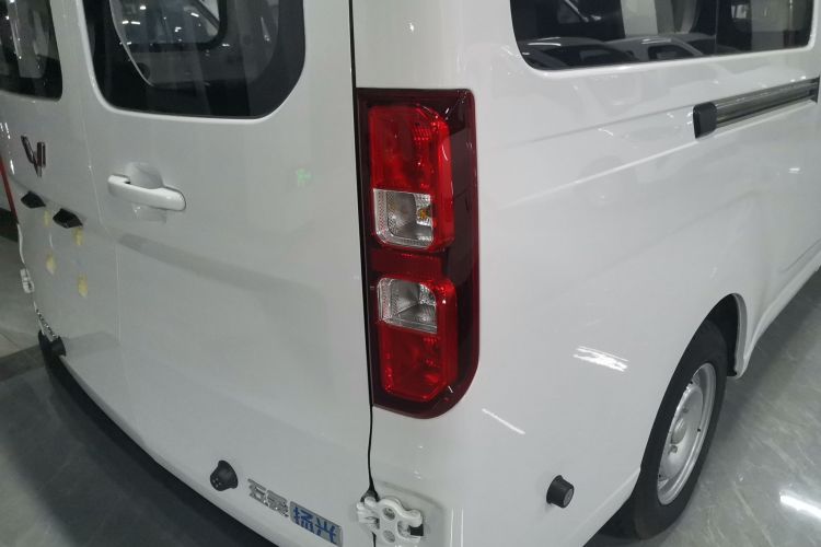 五菱汽车 五菱扬光 2025款 400km 客车版舒适型车身外观6006