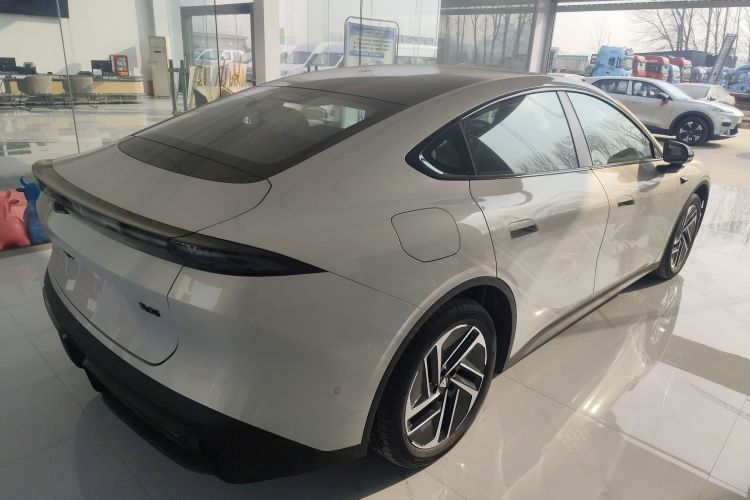 深蓝汽车 深蓝L06 2026款 560Ultra激光版车身外观7