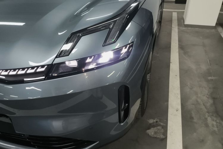 领克08 EM-P 2025款 220km 四驱性能Halo局部细节36