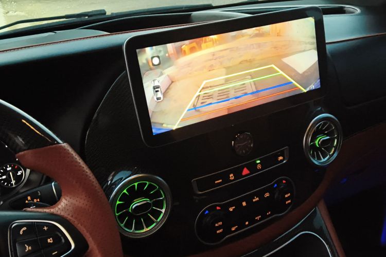 奔驰 威霆 2021款 2.0T 精英版 7座中控内饰16