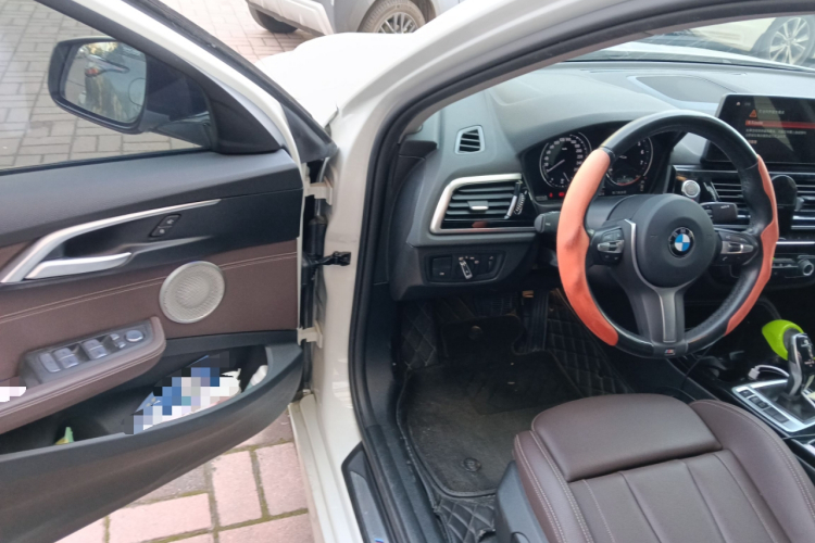 宝马1系 2022款 125i M运动曜夜版中控内饰20