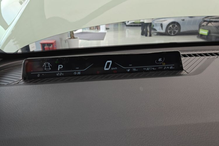 哪吒汽车 哪吒V 2022款 潮 400 Lite中控内饰14