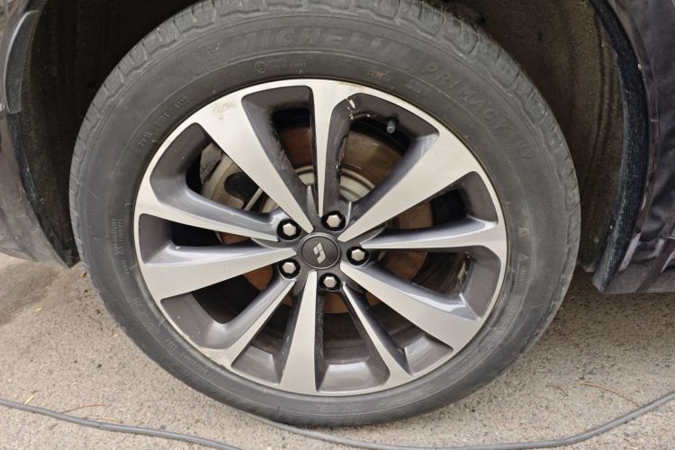 理想汽车 理想ONE 2020款 增程6座版车身外观6008