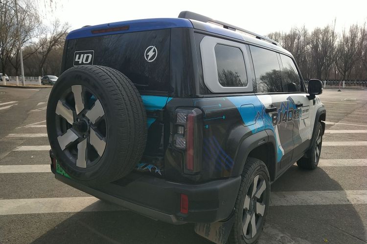 北京越野BJ40增程 2025款 进阶版车身外观7