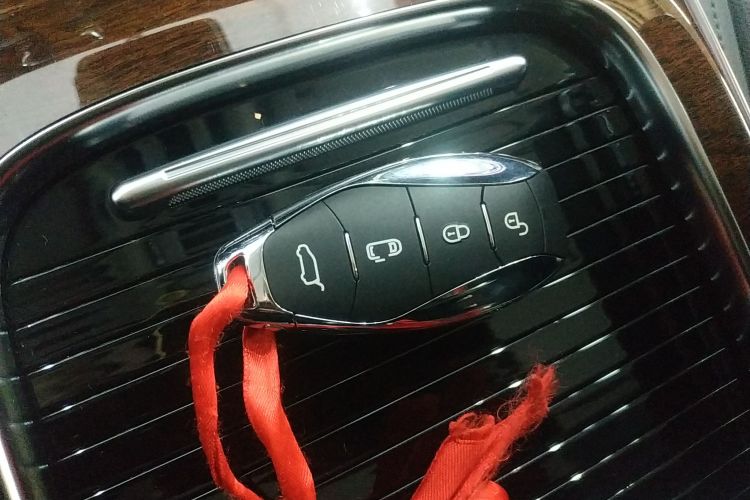 红旗HQ9 PHEV 2024款 2.0T 四驱豪华版中控内饰7001