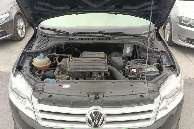 大众 桑塔纳 2015款 1.6L 自动风尚版机舱底盘24