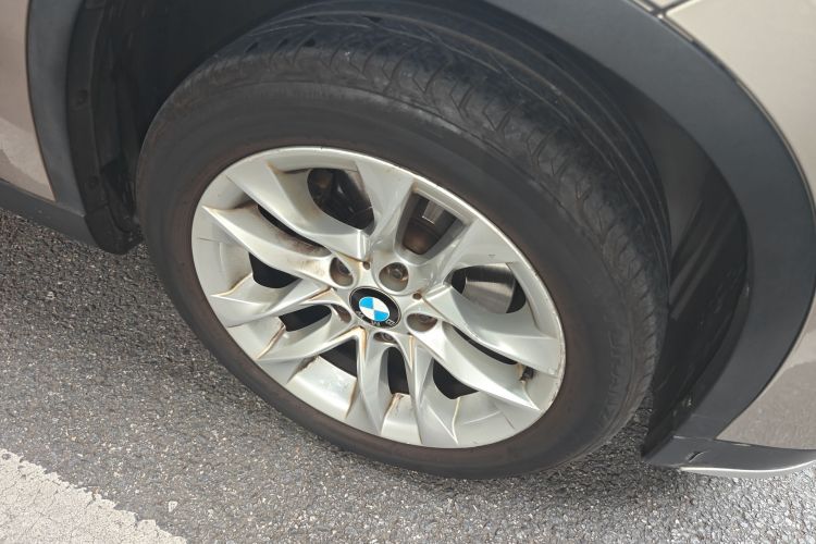 宝马X1 2014款 sDrive18i 领先型车身外观10