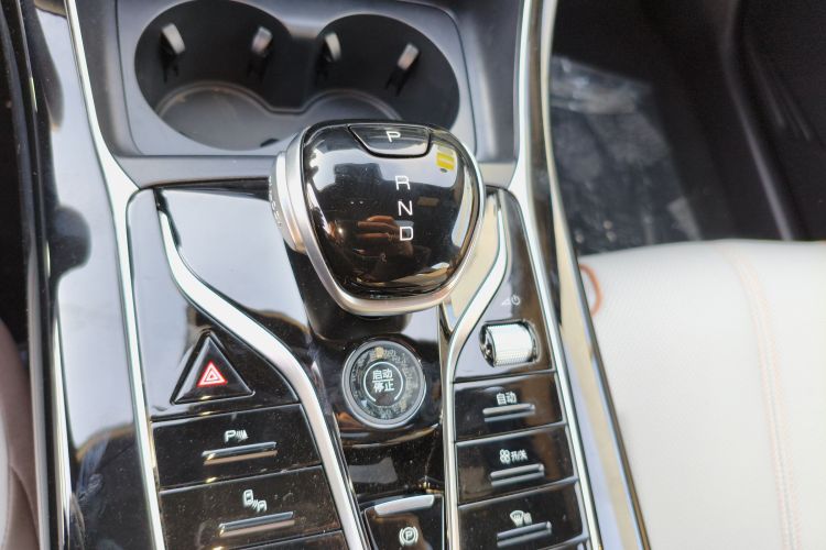 比亚迪 秦PLUS 2024款 荣耀版 DM-i 120KM卓越型局部细节18