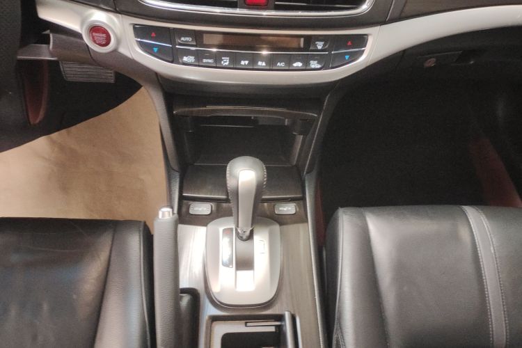 本田 歌诗图 2014款 2.4L 豪华版中控内饰18