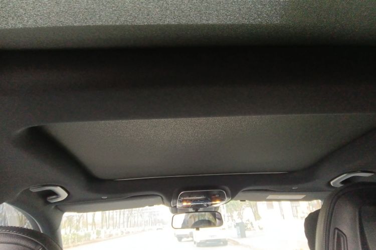 奔驰C级 2024款 C 260 L 运动版中控内饰22