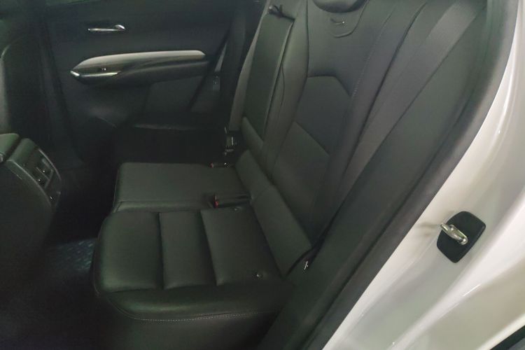 凯迪拉克XT4 2021款 28T 两驱领先型中控内饰21