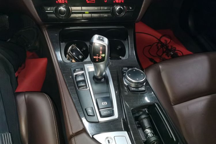 宝马5系 2014款 525Li 豪华设计套装中控内饰18