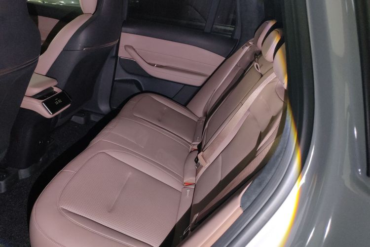 蔚来ES6 2024款 75kWh车身外观4