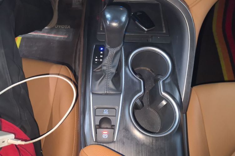 丰田 凯美瑞 2021款 2.0G 豪华版中控内饰18