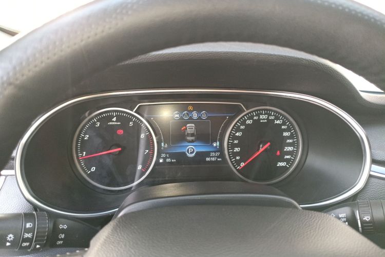 红旗H5 2019款 30TD 型动版中控内饰14