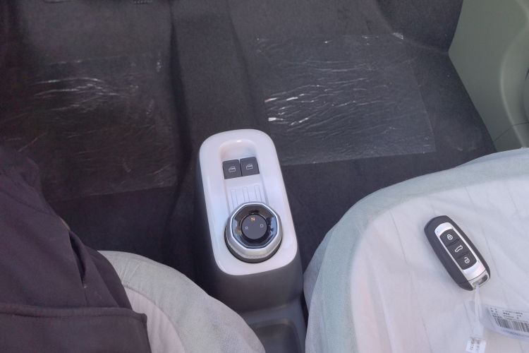 吉利银河 2025款 210km 熊猫骑士中控内饰18