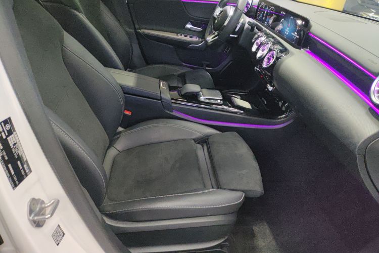 奔驰A级 2022款 改款三 A 200 L 运动轿车时尚型局部细节41